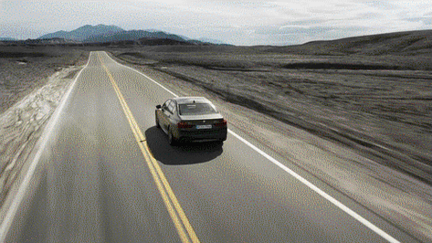 宝马飞奔公路帅气gif动图_动态图_表情包下载_soogif