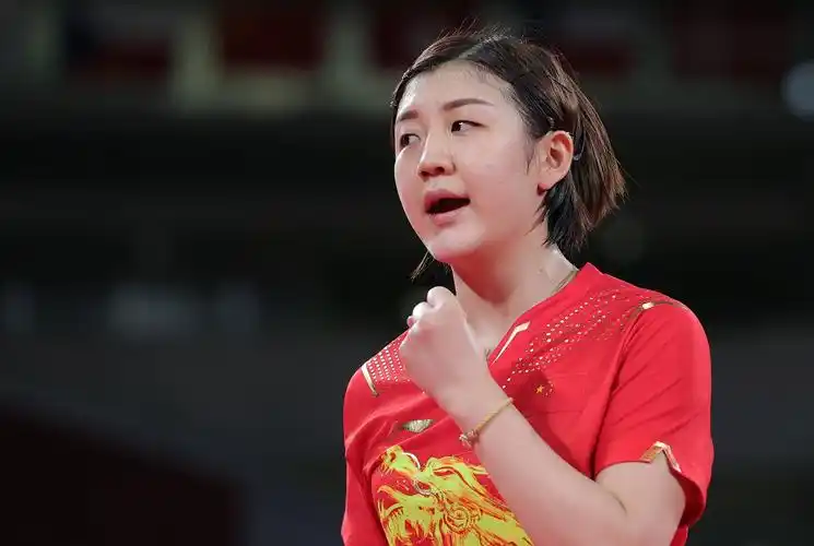 说起国乒,第一时间想到的必是陈梦这个名字,这个扎着两条小辫子的短发