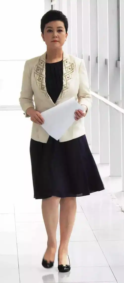 北京电视台新闻女主播王小佳直播新闻背后的新闻