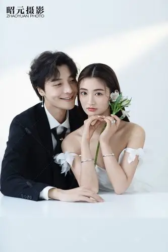 婚纱照时今年春季热拍的郑州婚纱照风格,看看这组简约韩式郑州婚纱照