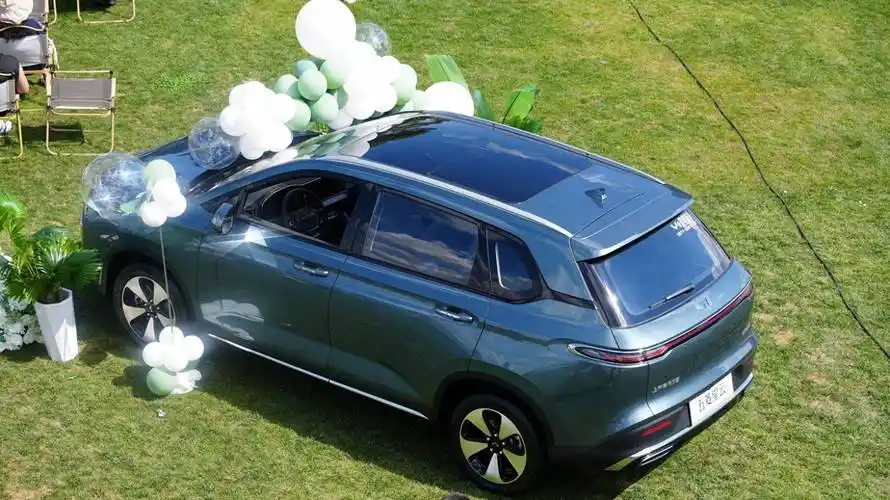 八万级燃油suv模范生五菱星云昆明上市,售价8.