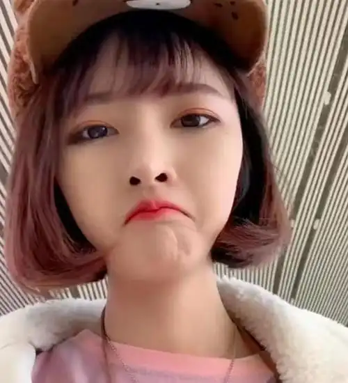 次惑小仙女不堪承受网络暴力疑似退出网红圈,网友:该被封杀!