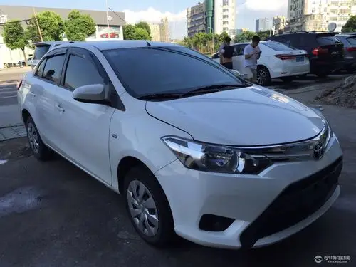出售丰田威驰15自动三厢白色