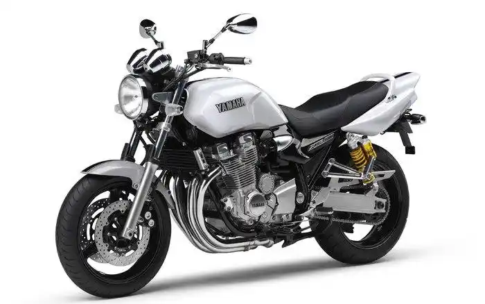 雅马哈末代街霸97年xjr1200欧版