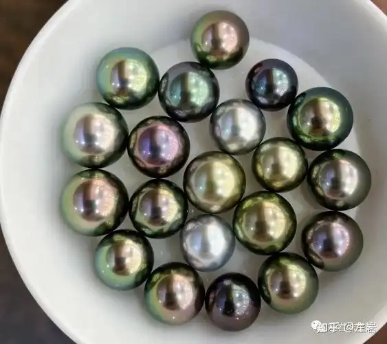 大溪地黑珍珠的质量等级有五项标准,分别是体积,形状,颜色,光亮度和