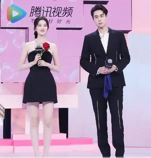 面对记者的提问,乔欣可以说是5g冲浪达人,胡一天和乔欣在电视剧中的