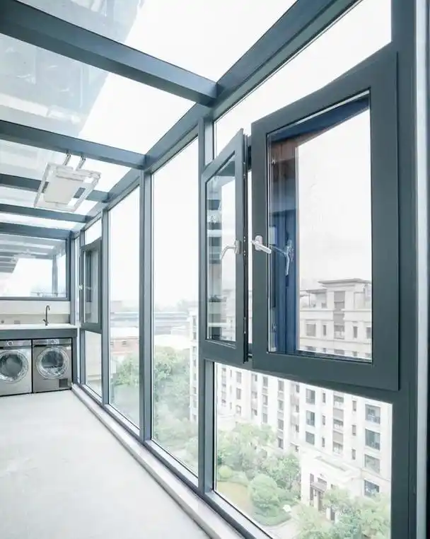 阳台封窗,究竟选普通断桥铝窗,还是系统窗?"内行人"为你揭秘