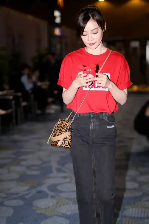 今年夏天最火的颜色赵丽颖唐嫣都选择了它时髦炸了