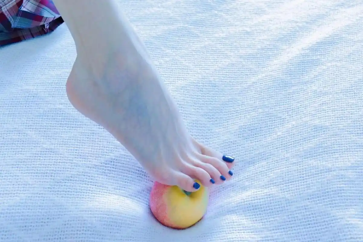 脚控# #美jio丫# 你更喜欢哪一款[色]