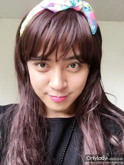 霍建华宋仲基鹿晗黄渤 男星扮女"妆"