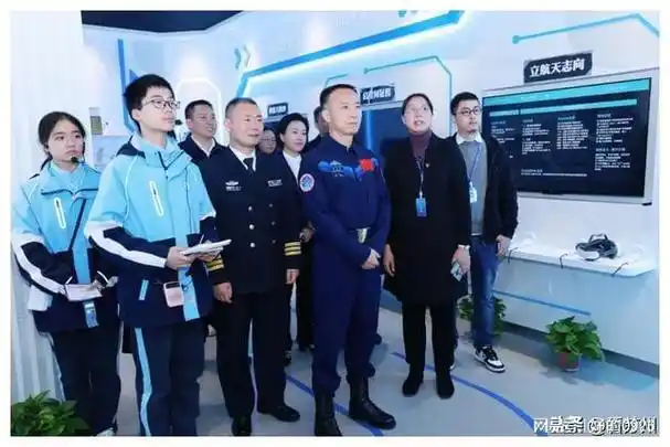 "问天护航基地"展厅并参观了费俊龙初级中学费俊龙回到母校看望师生