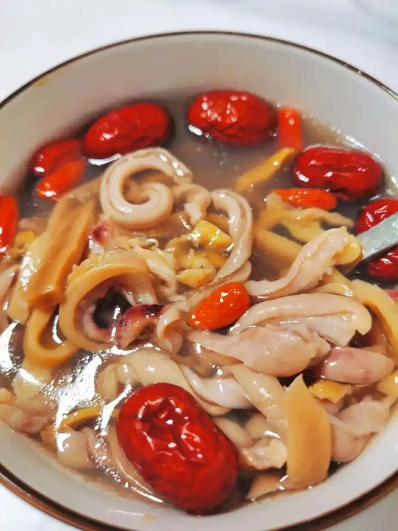 河蚌猪肚墨鱼汤——营养美味  食材:猪肚,河蚌,墨鱼,生姜, - 抖音