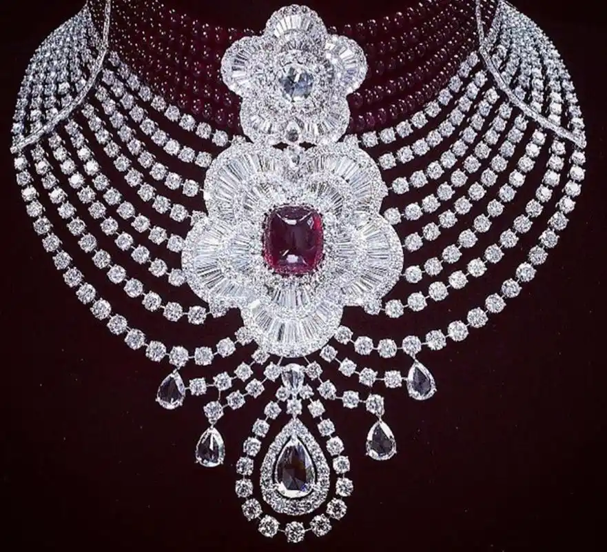 如同夜空中最璀璨的烟火,奢华项链欣赏