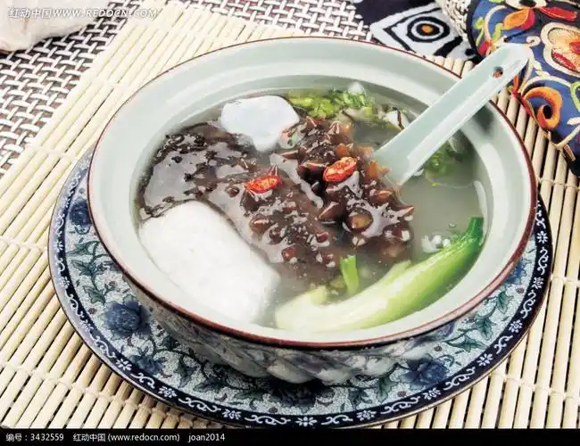 海参在吃的时候切碎炖蛋,或者煮粥,还是切小段下去炖汤