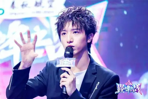 zero-g伯远亮相舞林争霸赛评委席 暖心点评获赞|杨林|评委席|争霸赛