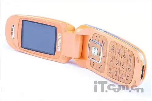 把握时尚脉搏 三星小巧折叠手机x678评测(8)