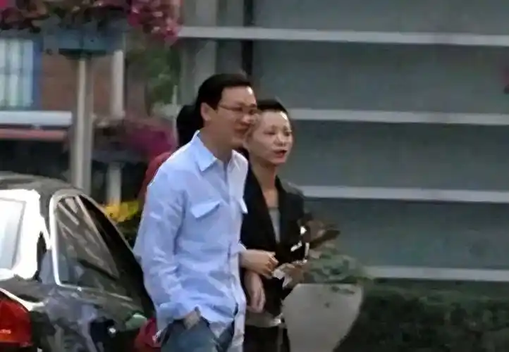 董卿老公是谁(董卿老公是谁干什么的)