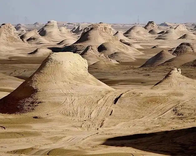 雅丹地貌怎么形成的(国内雅丹地貌分布在哪些地区)-图1