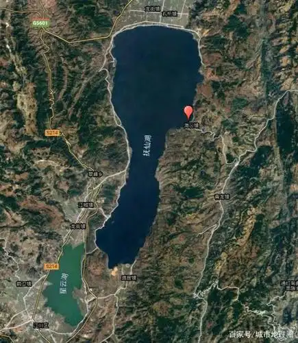 抚仙湖 位于云南玉溪,是我国最大蓄水量湖泊,最大高原深水湖,第2深