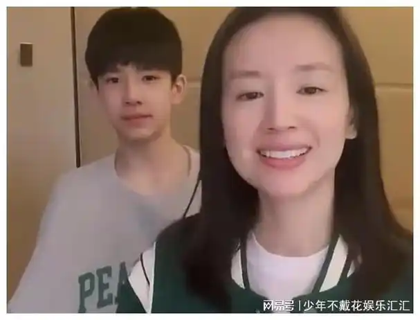 董洁晒顶顶正脸照五官长开有潘粤明影子颜值和杨洋有得一比