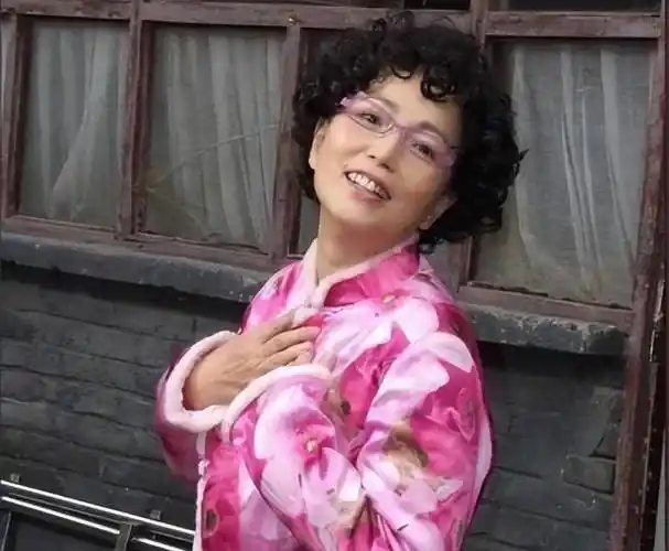 明明貌美如花却总扮成土气大妈这9位丑女郎的生活照也太美了