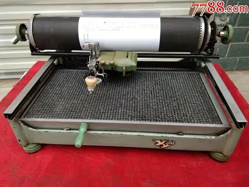 1985年4号双鸽牌铅字中文打字机.使用正常