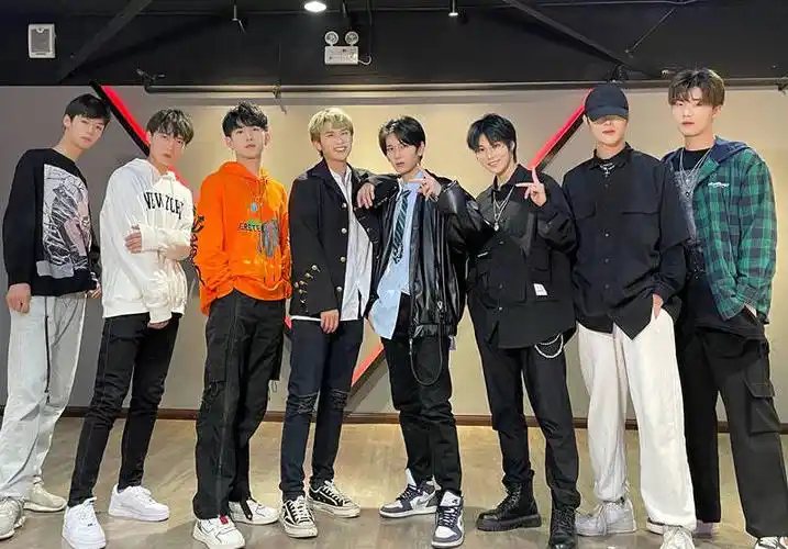 最初萌生组男团的想法的人是hlt男团现在的队长汤圆.