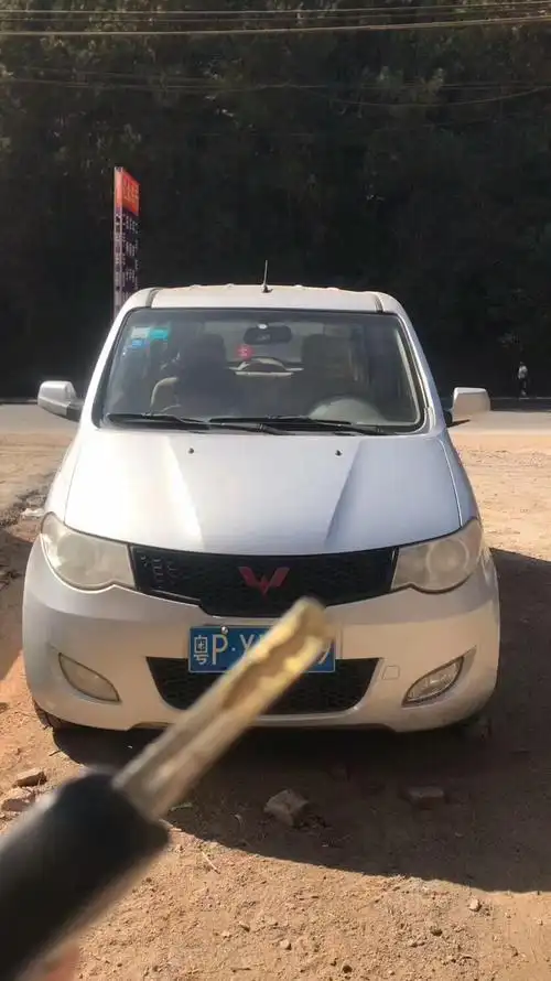 2012年5月提的车五菱宏光12排量现值多少钱