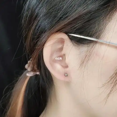 耳钉耳骨钉