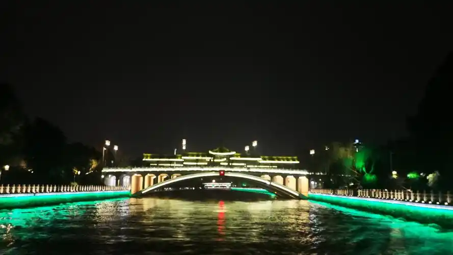江苏扬州古运河夜景.记者 陈维灯 摄