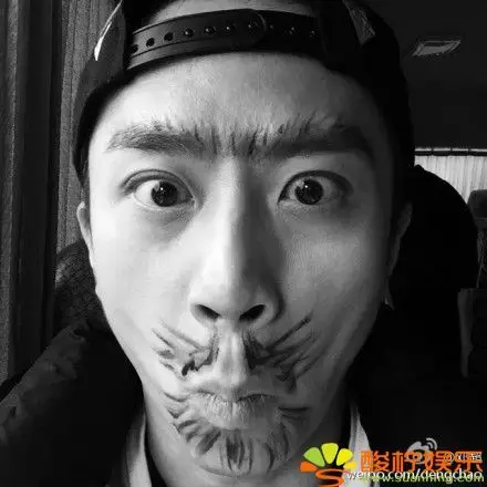 邓超评论体点赞体走红 网友:同意邓超是男神经请点赞 - 酸柠明星新闻