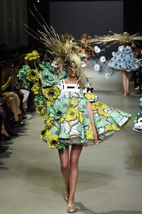 绝对夏天的超现实主义