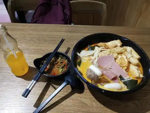 一个人吃麻辣烫吃得比一对情侣还多被公开处刑