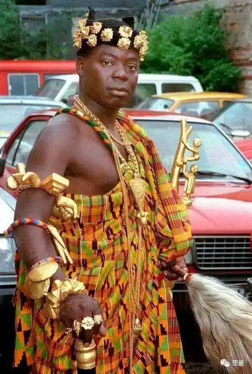 趣哪丨这个非洲酋长用skype远程治理部落竟然就是为了专心修汽车