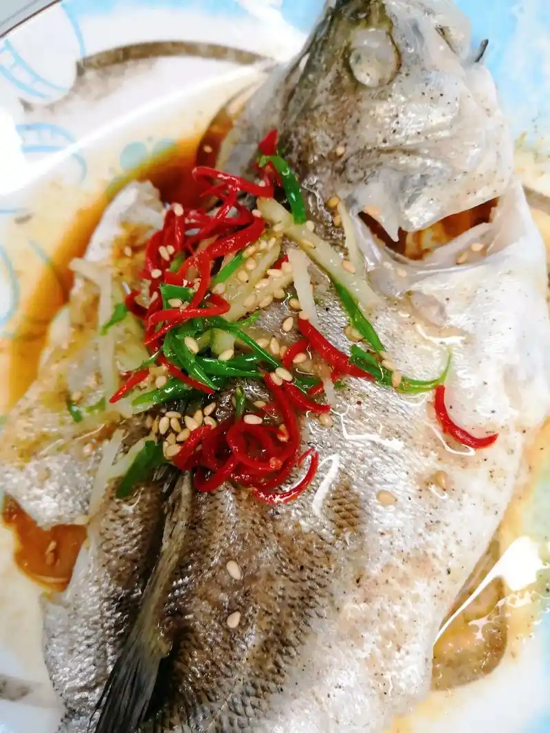 清蒸鲈鱼味道鲜美,营养价值也很高～今天分享一个清蒸 - 抖音