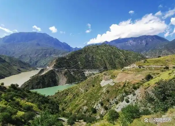 四川云南交界处一古村,与世隔绝300年,全村屋顶相连睡觉不关门