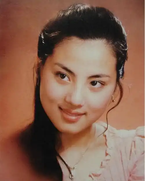 回顾演员乐韵17岁一夜成名28岁悲情离世葬礼父母拒不参加