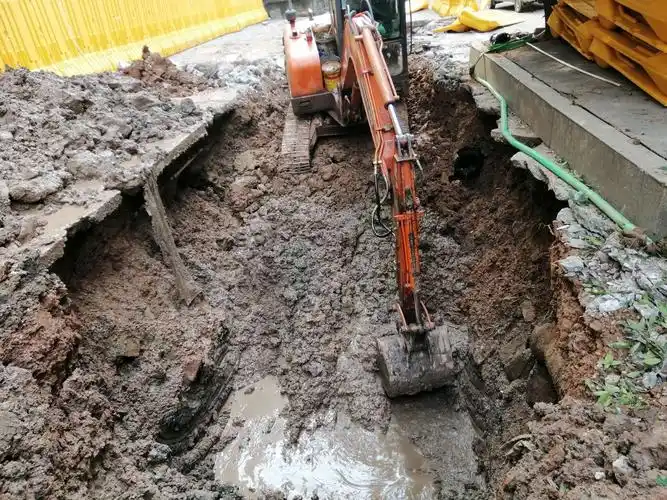 沁园村挖化粪池