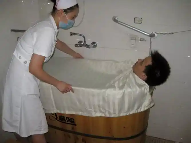 我院国内首创中药药浴,足浴疗法治肾衰32年临床