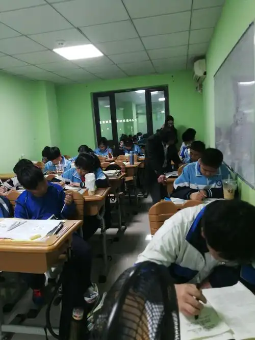 新梦想教育辅导班老师都是棒棒的!