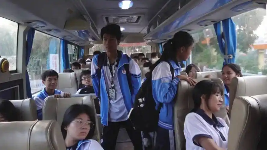 梅州这些学生,乘坐"定制公交"上学_梅县_科技路_线路