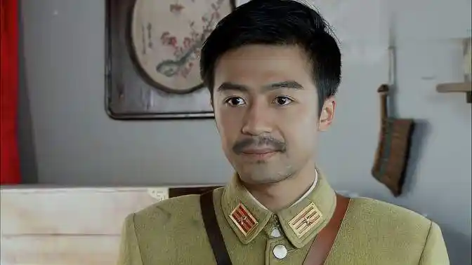 地雷英雄传:陈水清锯木头,帮赵震天打掩护,两人成功逃出