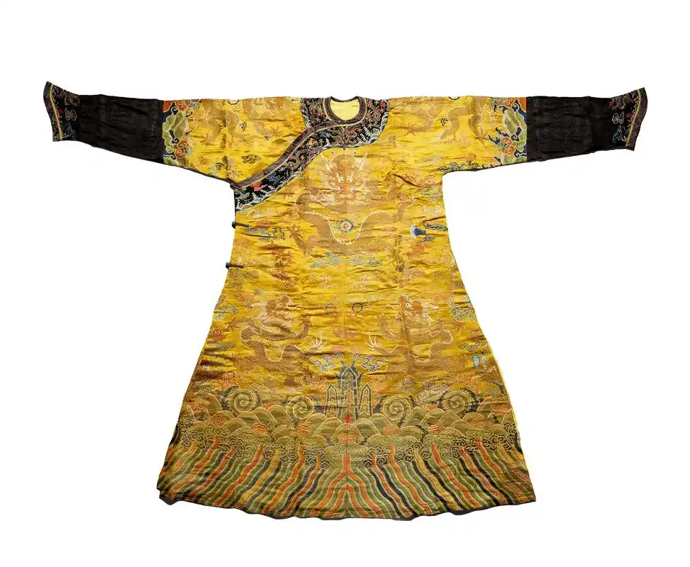 在清朝超一品爵位的人可以穿"龙袍"?这些人的权势又有多大呢?