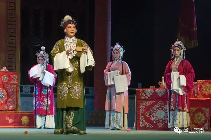 越调原有豫东调,豫西调,祥符调,沙河调四大派别,现以豫东,豫西调为主.