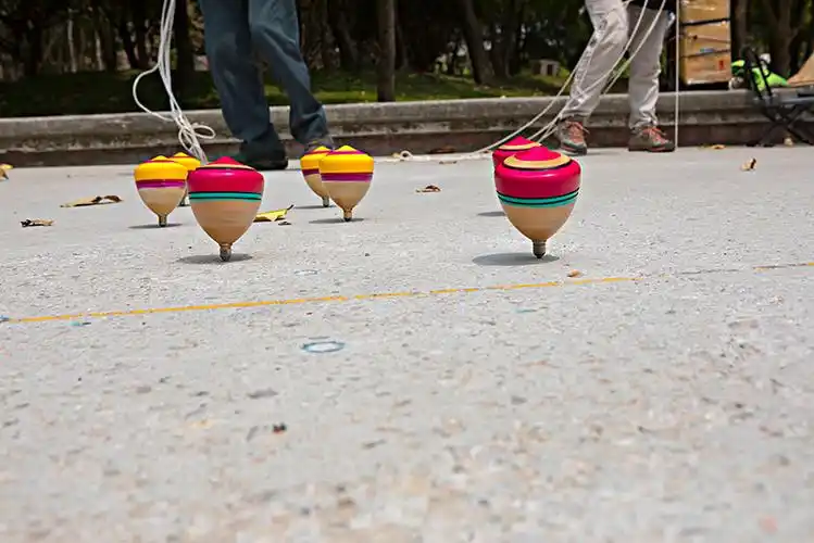 中国的传统玩具,木头制陀螺,是古老的童玩