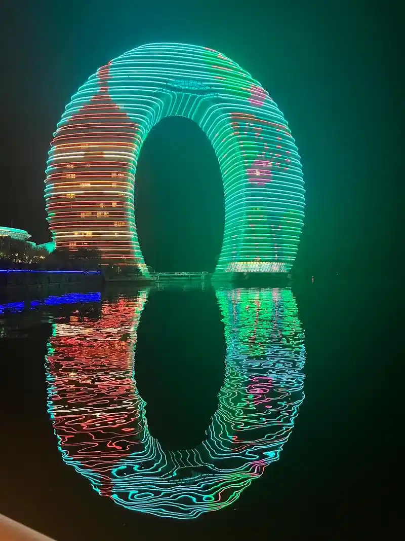 打卡长兴农家乐,夜游太湖古镇和长兴地标建筑月亮湾度假酒店 - 抖音