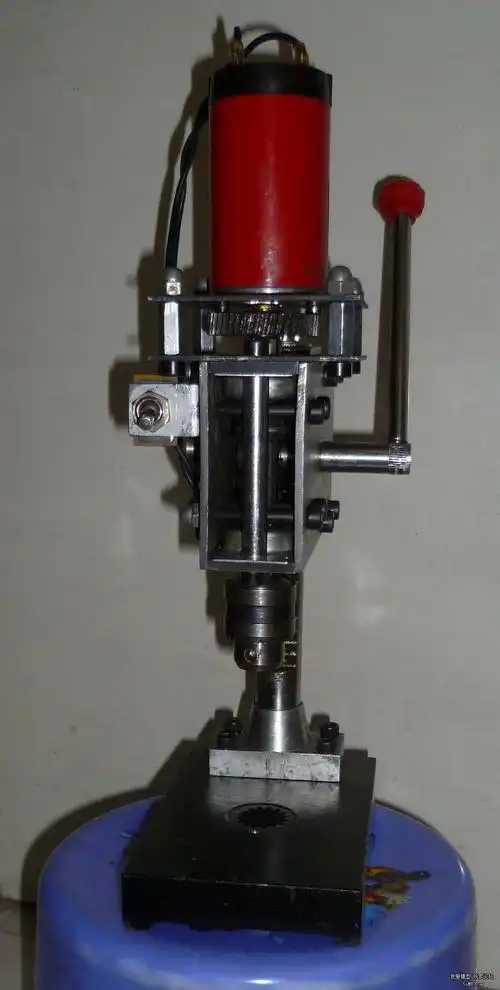 自制小台钻机头整体升降式