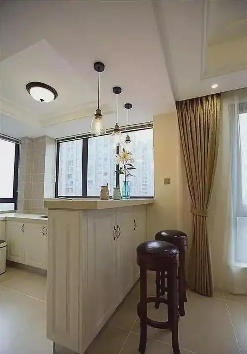 2,吧台隔断:吧台用处很广,可以装在厨房,阳台,餐厅或客厅间,吧台可以