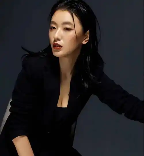 13年前,《让子弹飞》中一脱成名的赵铭,如今36岁怎样了?