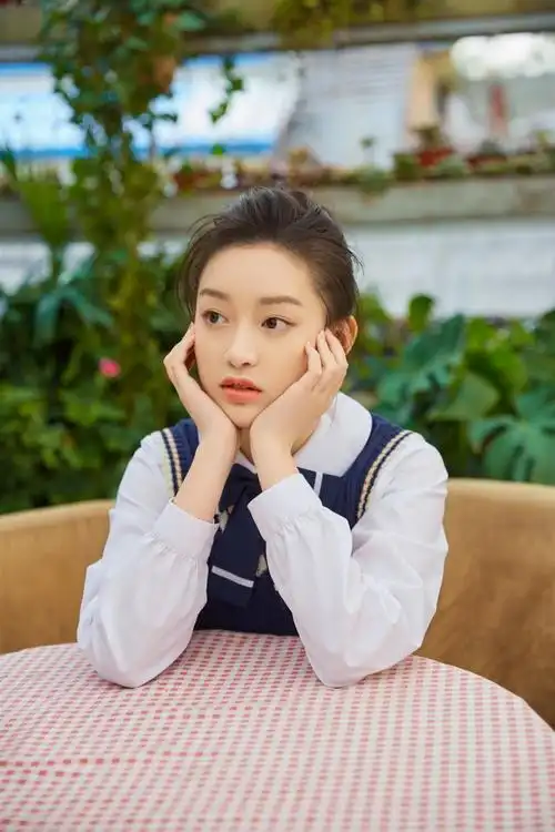 心喜文化签约首位女演员蒋明希触电疯犬少年的天空